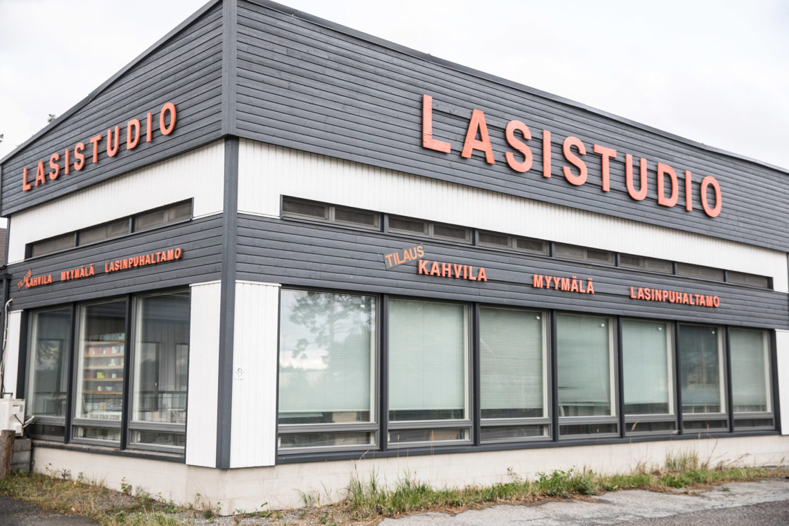 Kiikoisista Joulutalot-tapahtumaan on lupautunut Lasistudio Jan Torstensson, jossa Wanhat talot -tapahtuman tapaan myynnissä kahvia ja lasinpuhalluksesta kiinnostuneille tarjolla työnäytös.