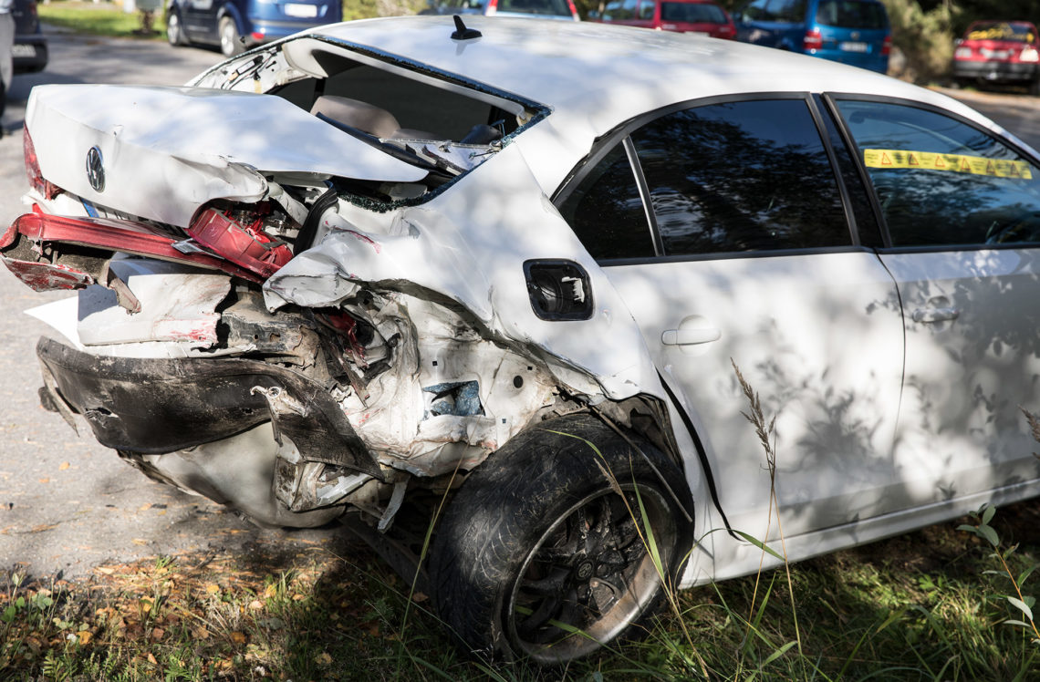 Volkswagen Jetan perään törmättiin kahdesti. Auto lyheni, mutta turvatyynyt eivät lauenneet.