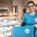 Talkoilla myytäviä riippusiltapaitoja on nyt kaupan myös Café Ernomanessa Vammalassa.
