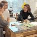 Kansainvälisen opiskelijatiimin jäsenet Alba Vazquez Lopez, Antti Kinnunen, Mina Lim ja Samuli Silin ideoimassa.  (Kuva: Sastamalan kaupunki)