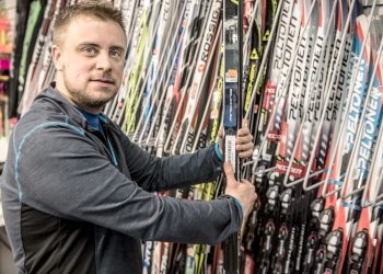 Kauppias Klaus Hiirijoki kävi ensimmäisen kerran hiihtokisoissa jo kaksivuotiaana. Ampumahiihdosta hänellä on useita piirinmestaruuksiaa.
