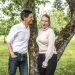 Wilhelm von Nandelstadh ja Karin Ringbom hedelmäpuutarhassaan.