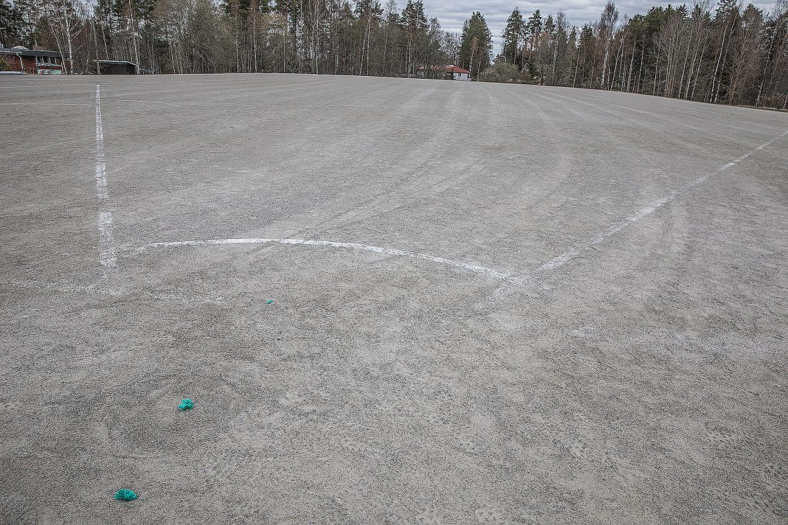 Matka ykköspesälle on aiempaa tasaisempi. Tärkeintä on silti pallon ennakoimattomien ja siten vaarallisten pomppujen loppuminen.